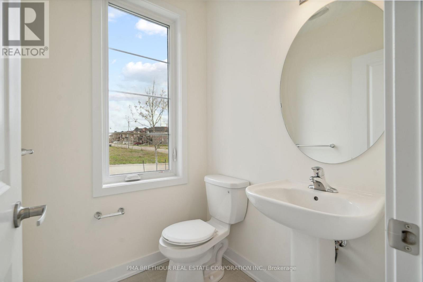 78 Walter Tunny Crescent, East Gwillimbury, Ontario  L9N 0R4 - Photo 19 - N12149355