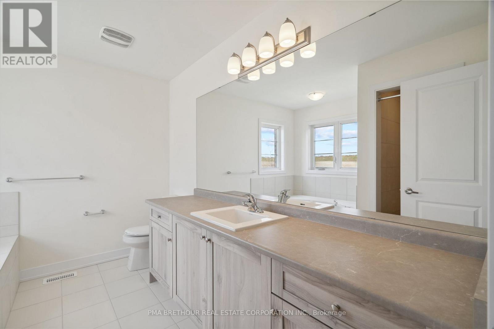 78 Walter Tunny Crescent, East Gwillimbury, Ontario  L9N 0R4 - Photo 25 - N12149355