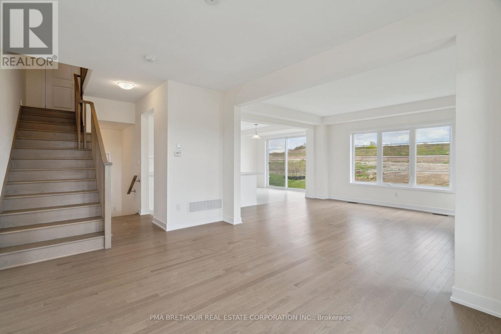 78 Walter Tunny Crescent, East Gwillimbury, Ontario  L9N 0R4 - Photo 4 - N12149355