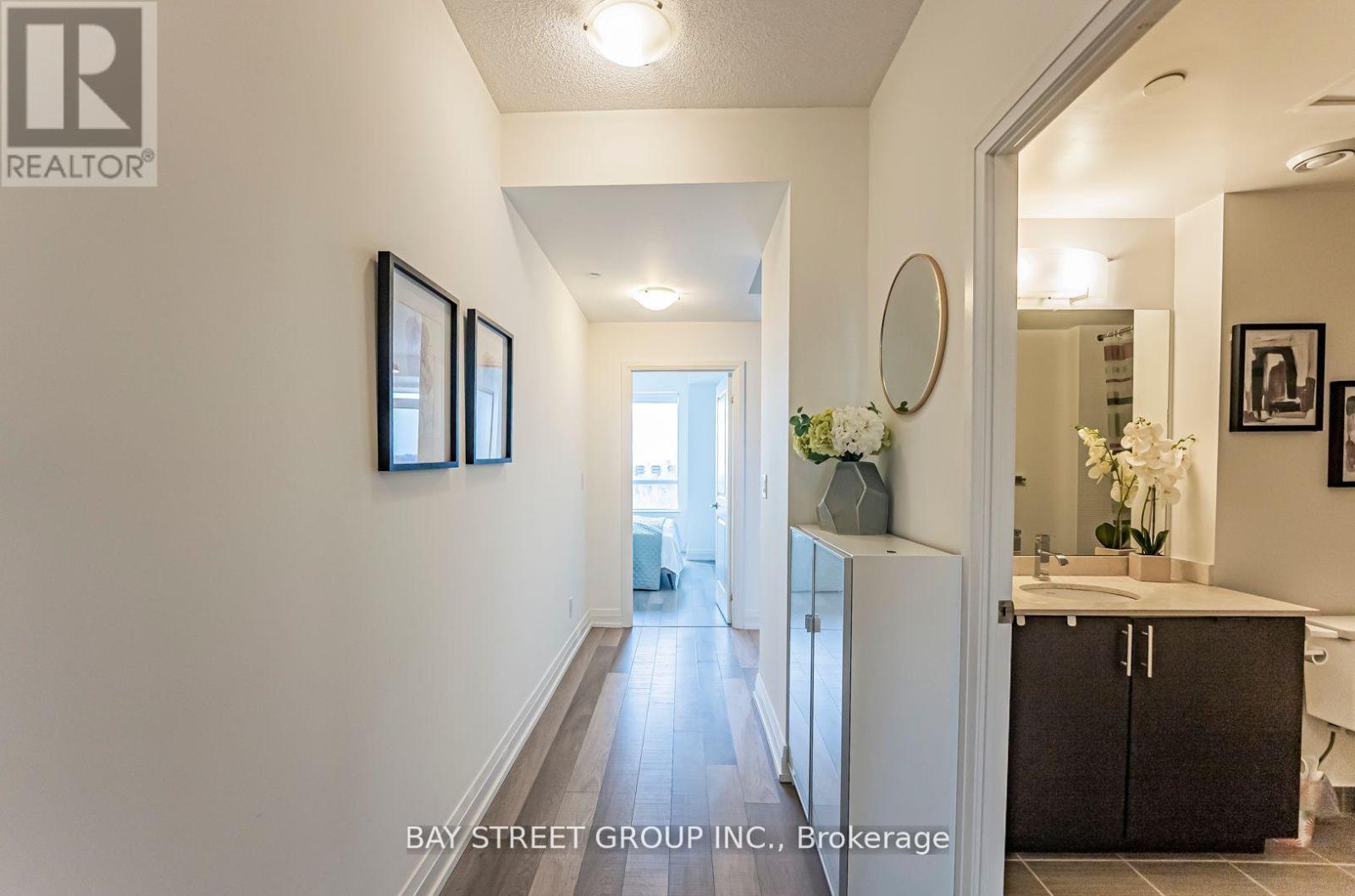 718 - 7167 Yonge Street, Markham (Thornhill), Ontario  L3T 0E1 - Photo 4 - N12149358