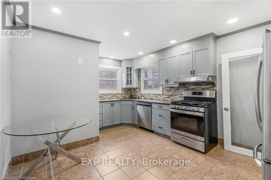 494 East 37th Street, Hamilton, Ontario  L8V 4B9 - Photo 10 - X12149342