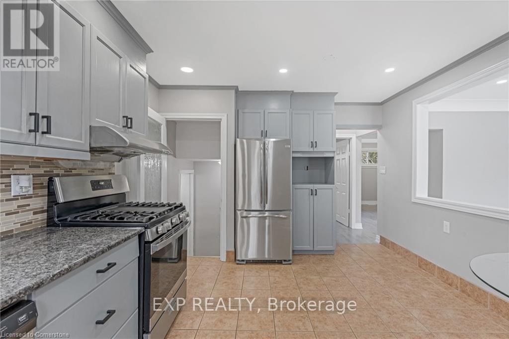 494 East 37th Street, Hamilton, Ontario  L8V 4B9 - Photo 11 - X12149342