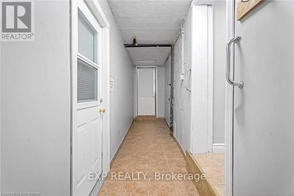 494 East 37th Street, Hamilton, Ontario  L8V 4B9 - Photo 12 - X12149342