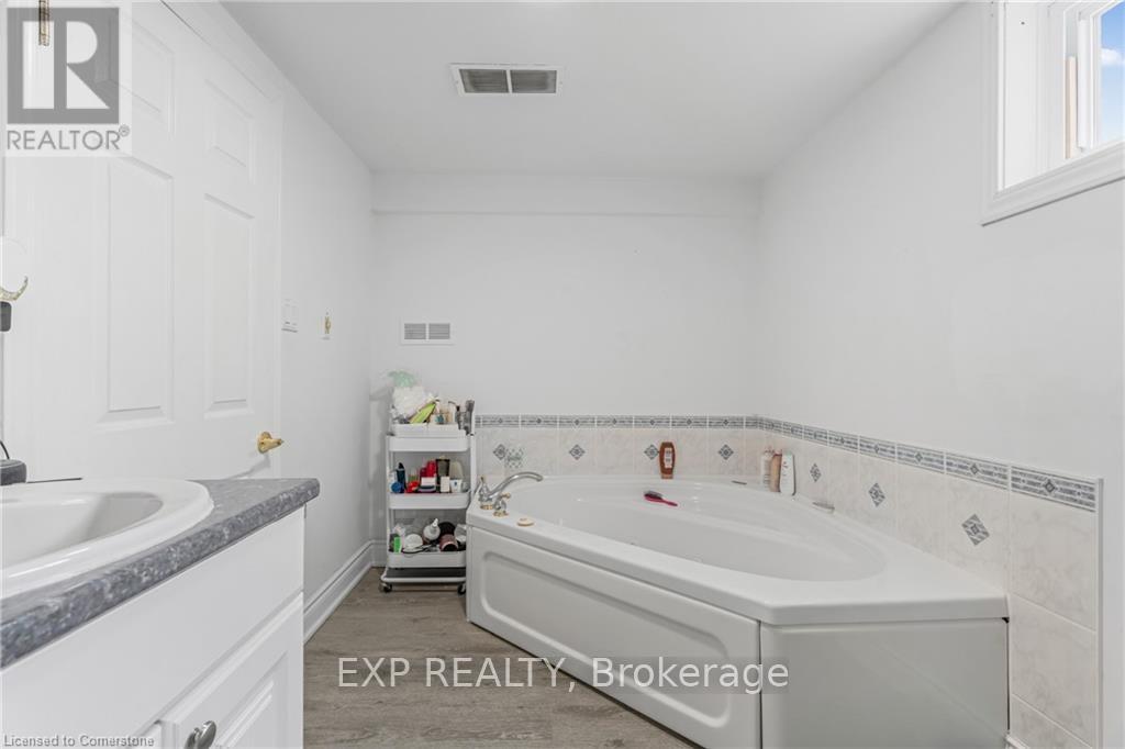 494 East 37th Street, Hamilton, Ontario  L8V 4B9 - Photo 22 - X12149342