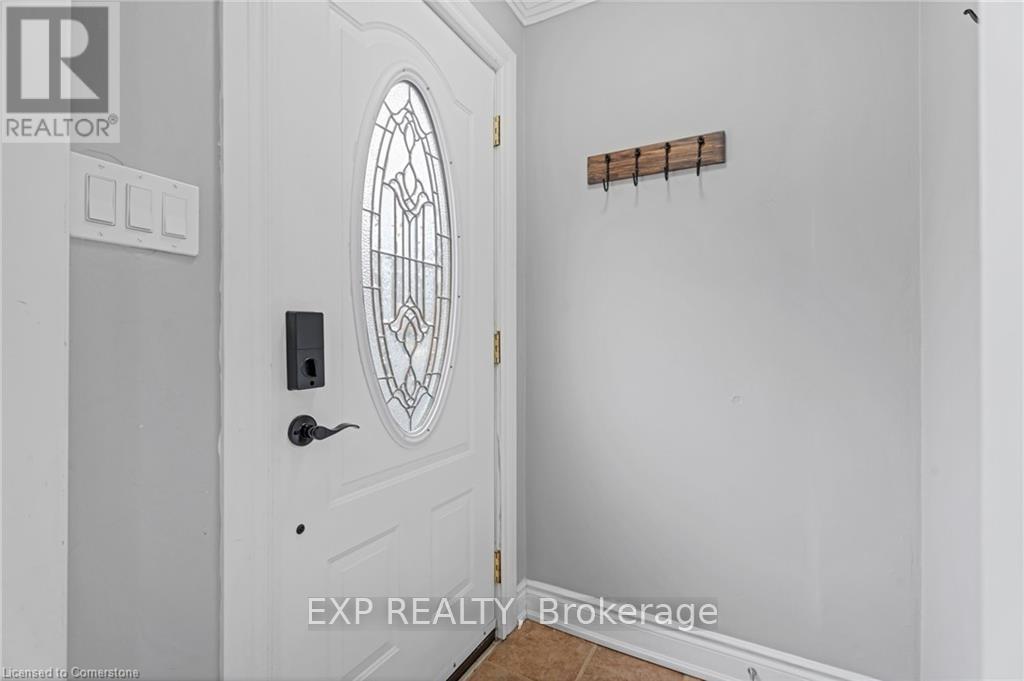494 East 37th Street, Hamilton, Ontario  L8V 4B9 - Photo 5 - X12149342