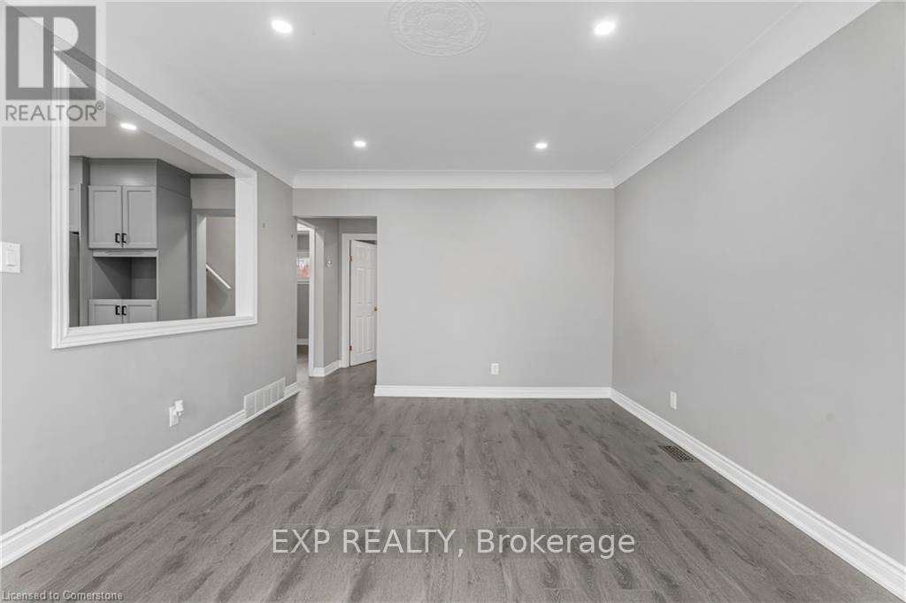 494 East 37th Street, Hamilton, Ontario  L8V 4B9 - Photo 6 - X12149342