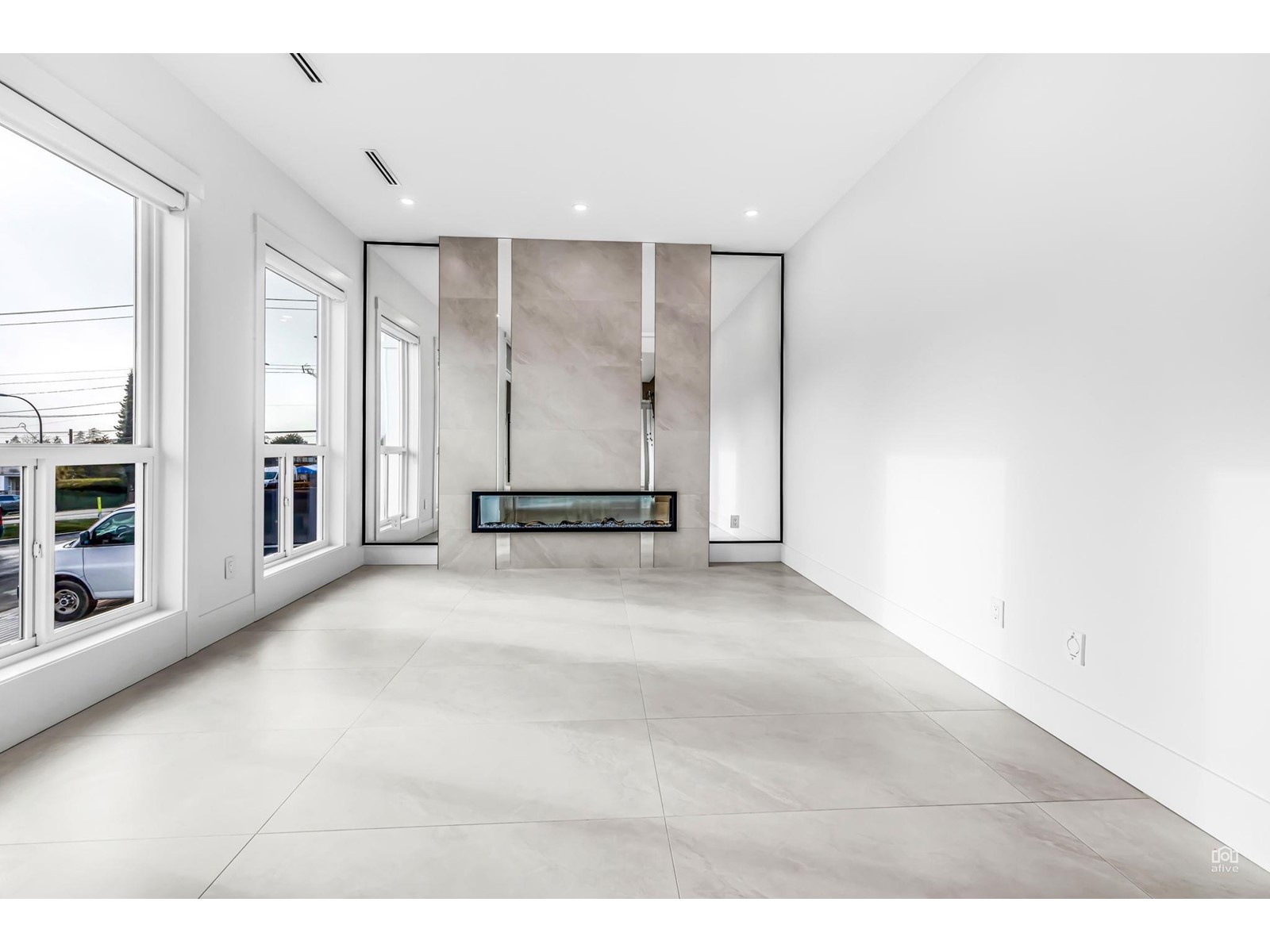 Property at 16025 9A AVENUE image 5