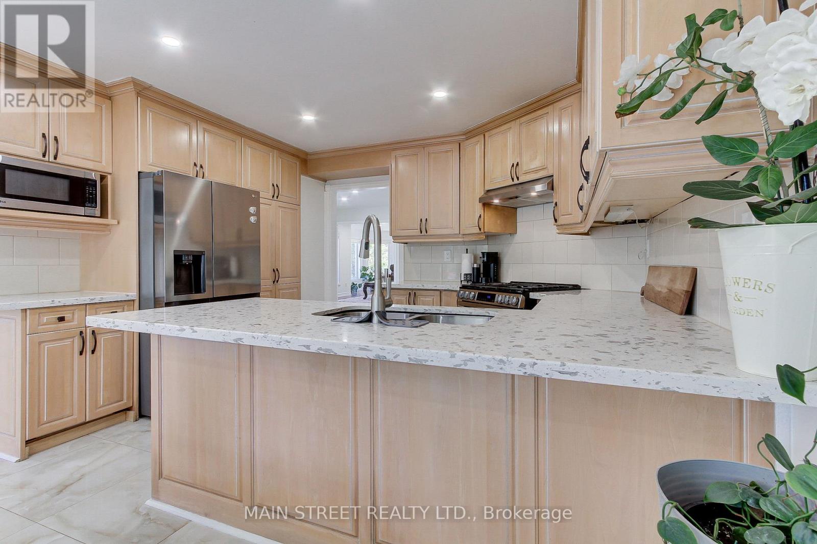 898 Stonehaven Avenue, Newmarket (Stonehaven-Wyndham), Ontario  L3X 1K7 - Photo 17 - N12149385