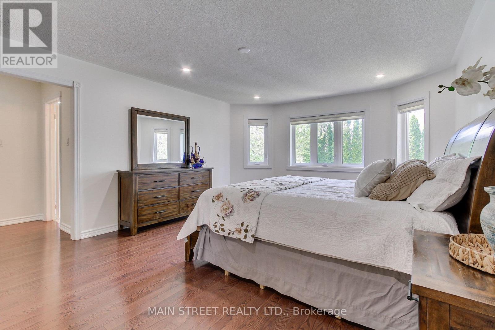 898 Stonehaven Avenue, Newmarket (Stonehaven-Wyndham), Ontario  L3X 1K7 - Photo 24 - N12149385