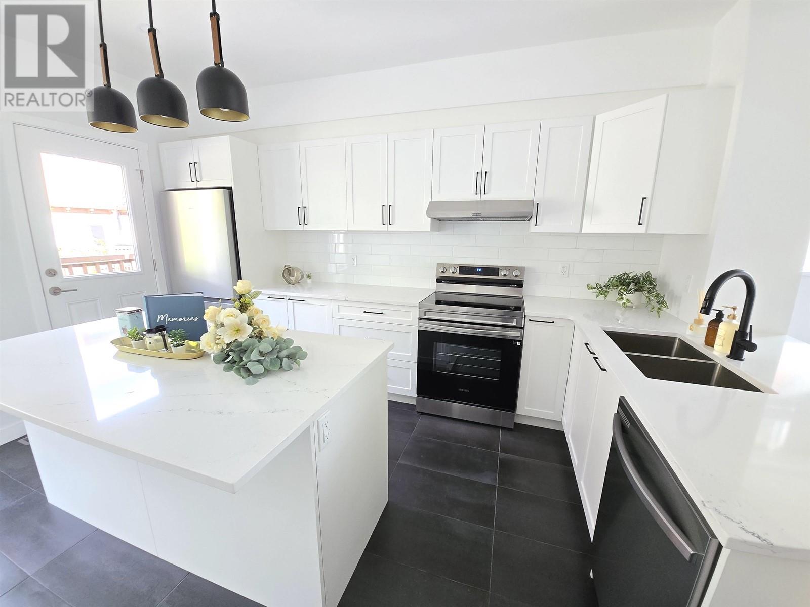 73 2000 PANORAMA DRIVE, Port Moody, British Columbia