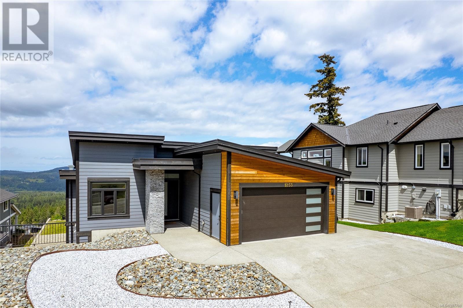 Property at 1253 Kingsview Rd image 1