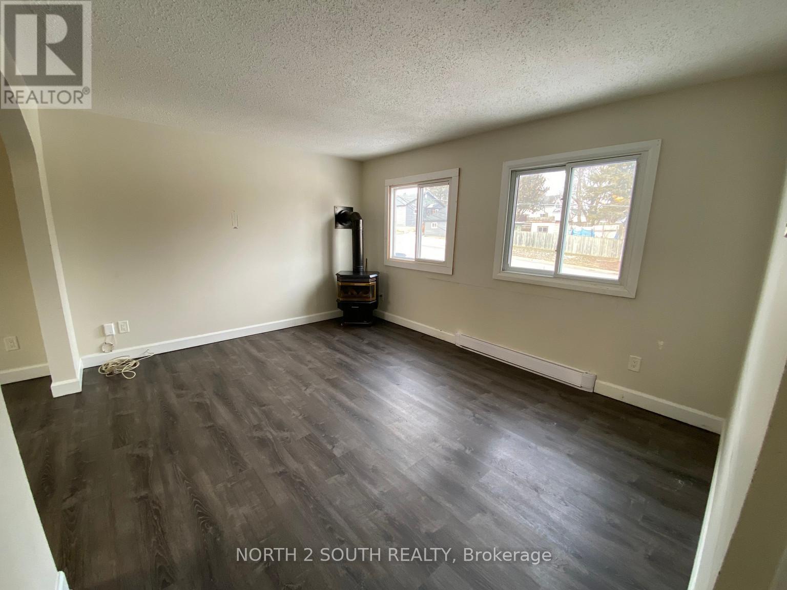 Upper - 34 Greer Street, Kingston, Ontario  K7K 2V9 - Photo 6 - X12149381