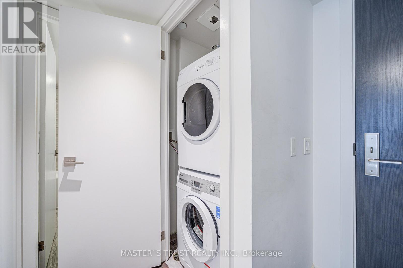 606 - 188 Cumberland Street, Toronto, Ontario  M5R 0B6 - Photo 6 - C12149429