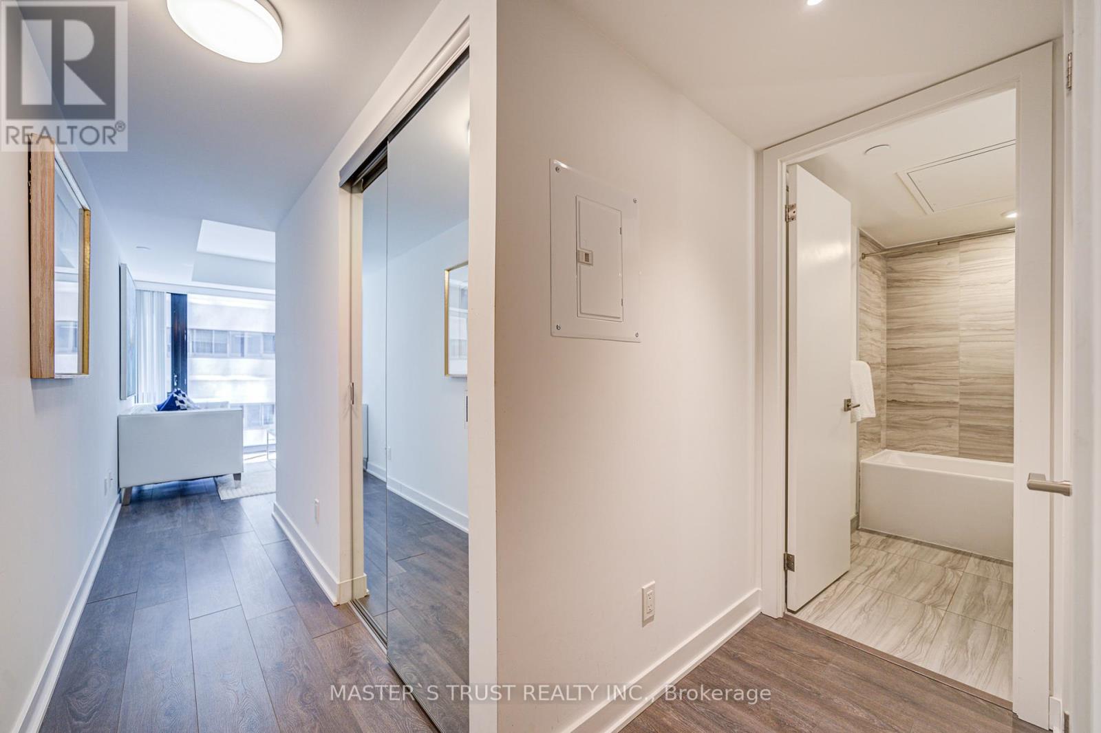 606 - 188 Cumberland Street, Toronto, Ontario  M5R 0B6 - Photo 4 - C12149429