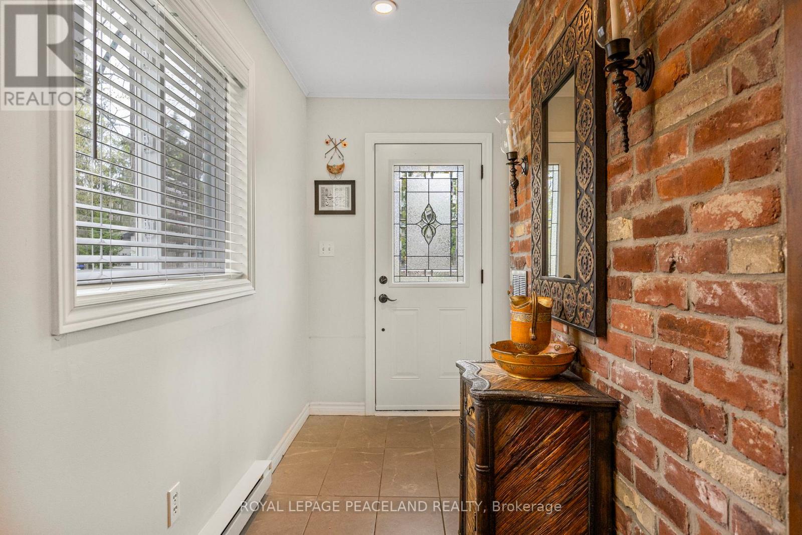 Property at 14 SIMCOE AVENUE image 4
