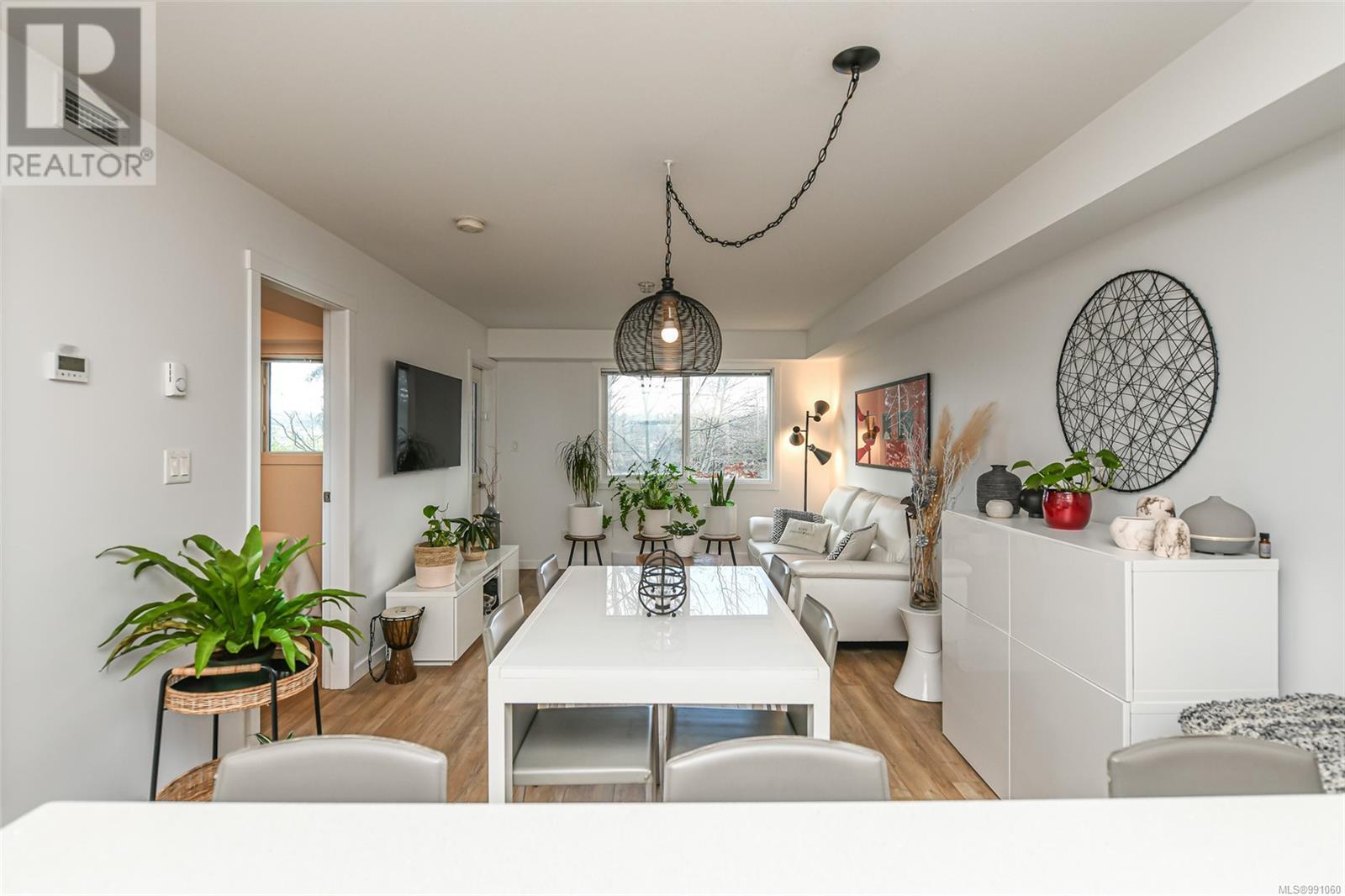Property at 108 1944 Riverside Lane image 3
