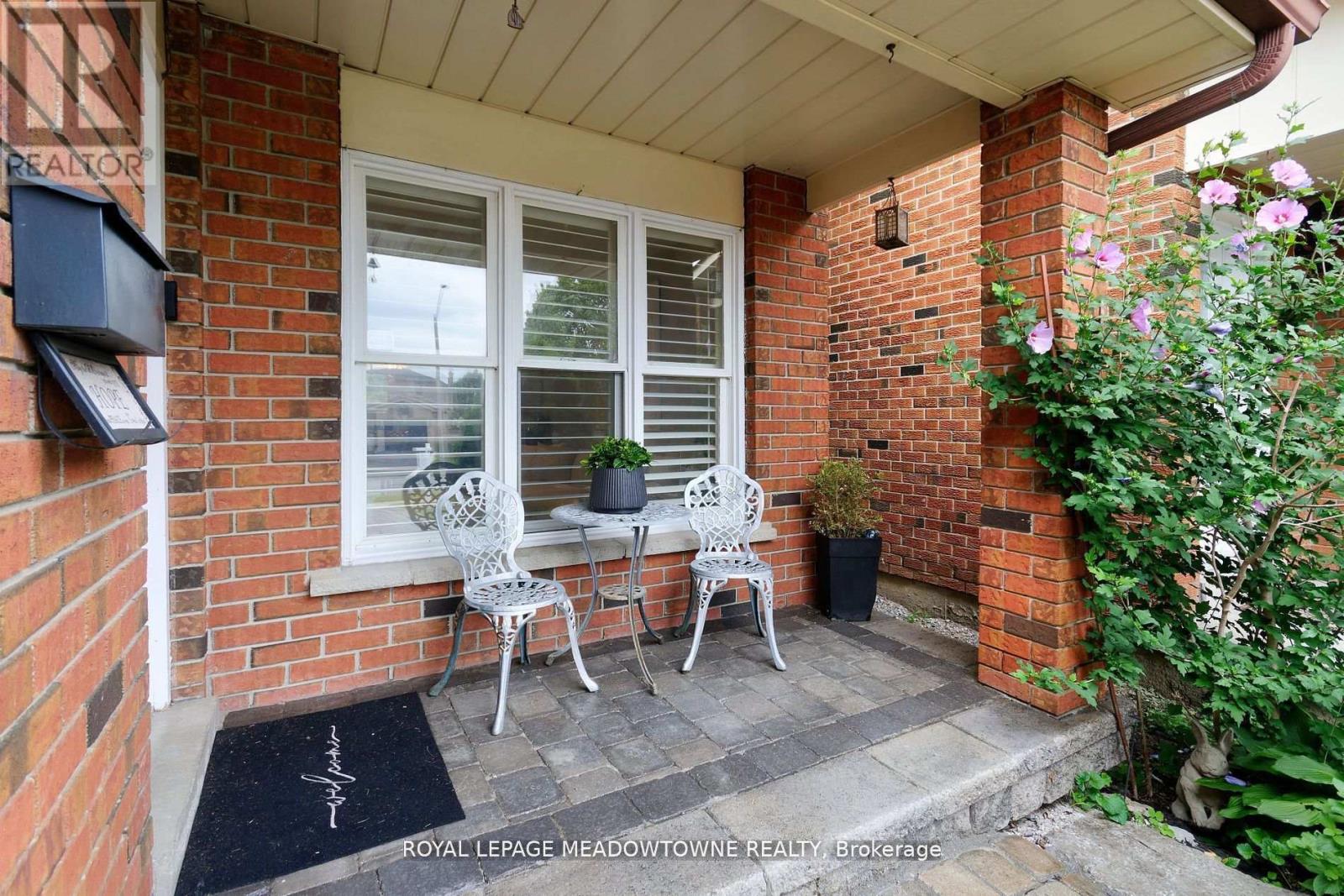 4320 Shelby Crescent, Mississauga, Ontario  L4W 3T3 - Photo 2 - W12149409