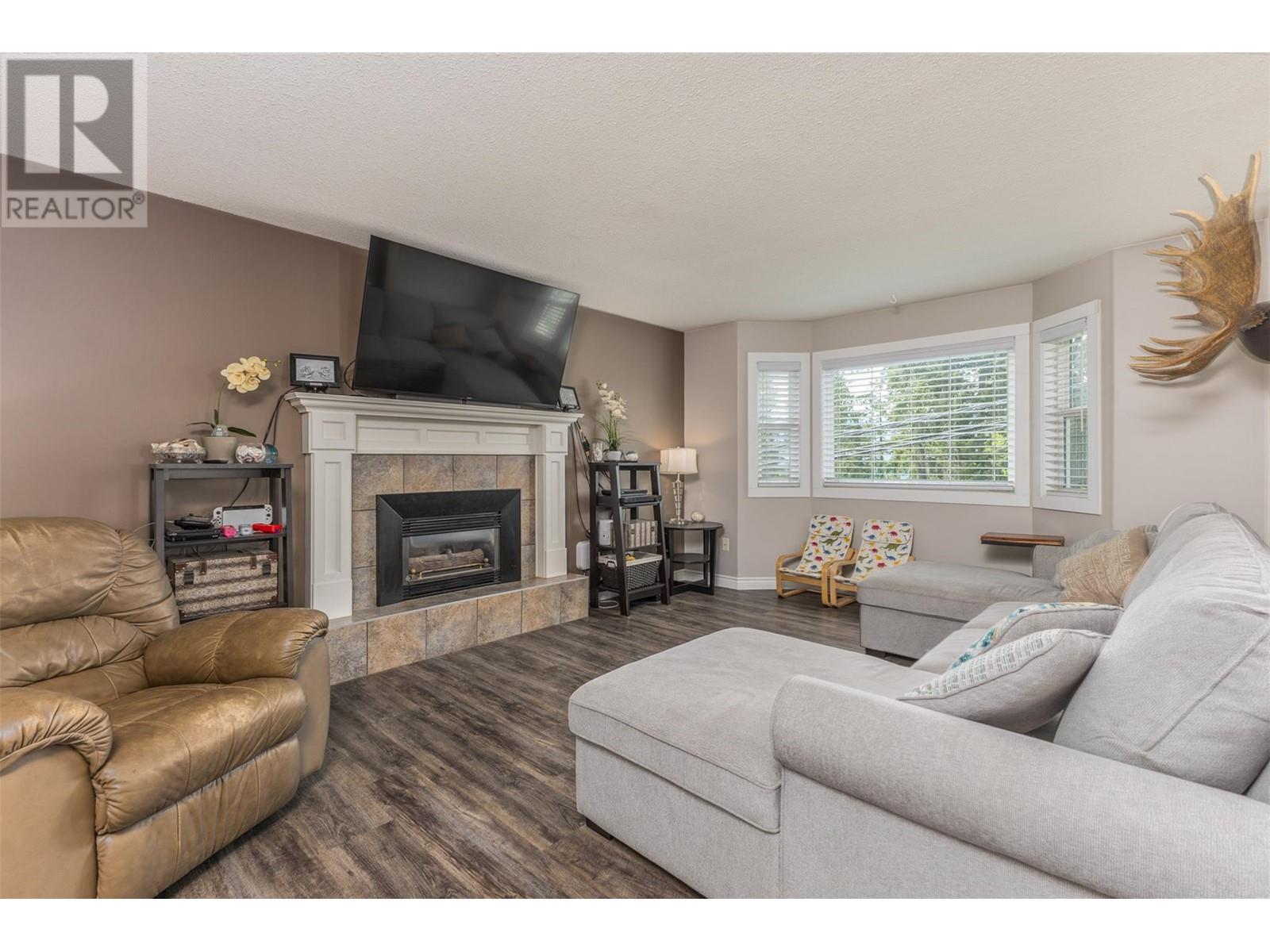 590 20 Street SE, Salmon Arm, BC V1E2J8