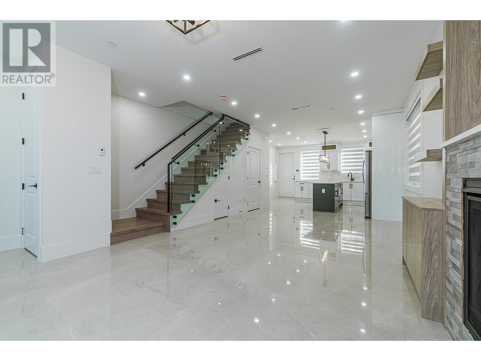 Listing Picture 5 of 13 : 2790 E 49TH AVENUE, Vancouver / 溫哥華 - 魯藝地產 Yvonne Lu Group - MLS Medallion Club Member