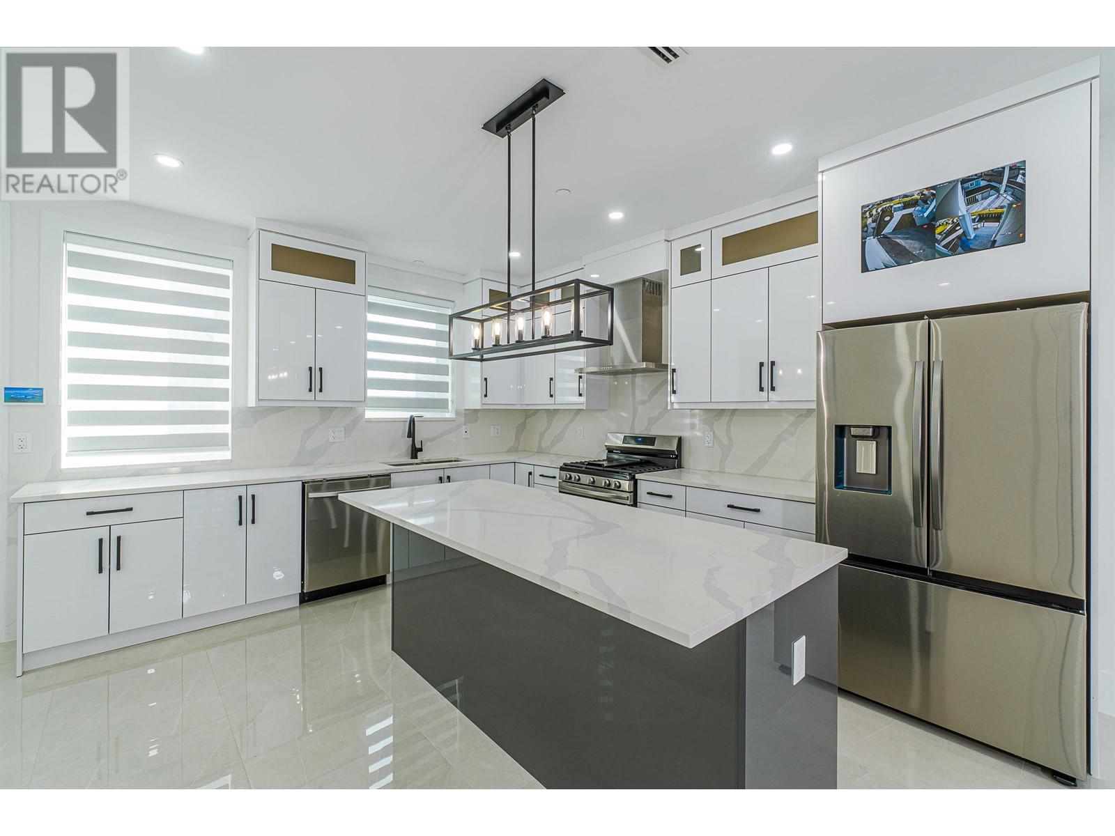 Listing Picture 3 of 13 : 2790 E 49TH AVENUE, Vancouver / 溫哥華 - 魯藝地產 Yvonne Lu Group - MLS Medallion Club Member