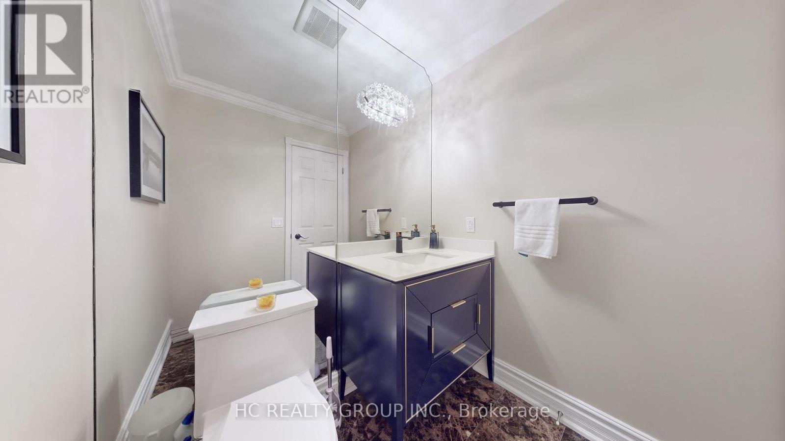 2 Glenridge Drive, Markham, Ontario  L6C 1A1 - Photo 18 - N12149452