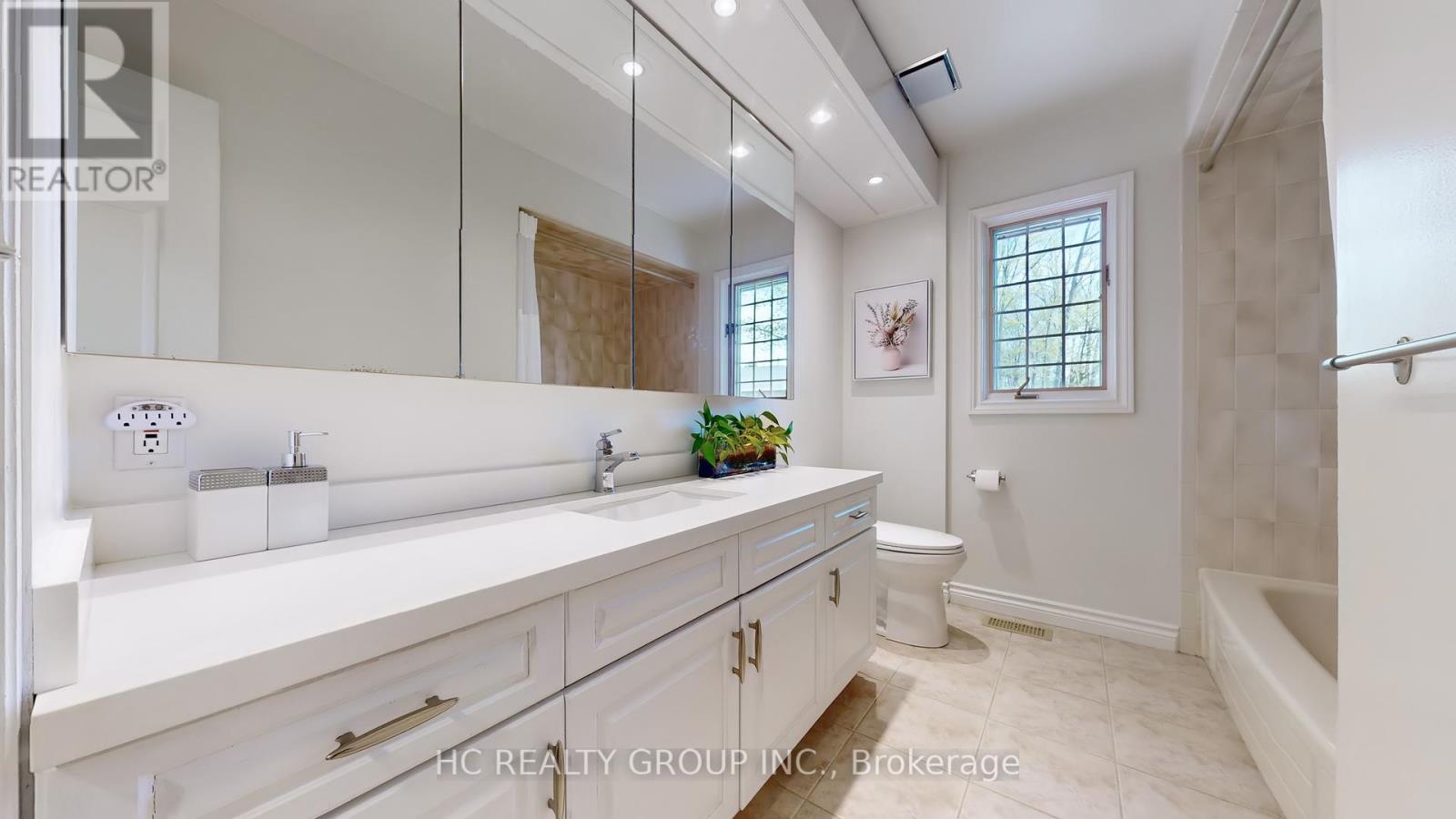 2 Glenridge Drive, Markham, Ontario  L6C 1A1 - Photo 27 - N12149452