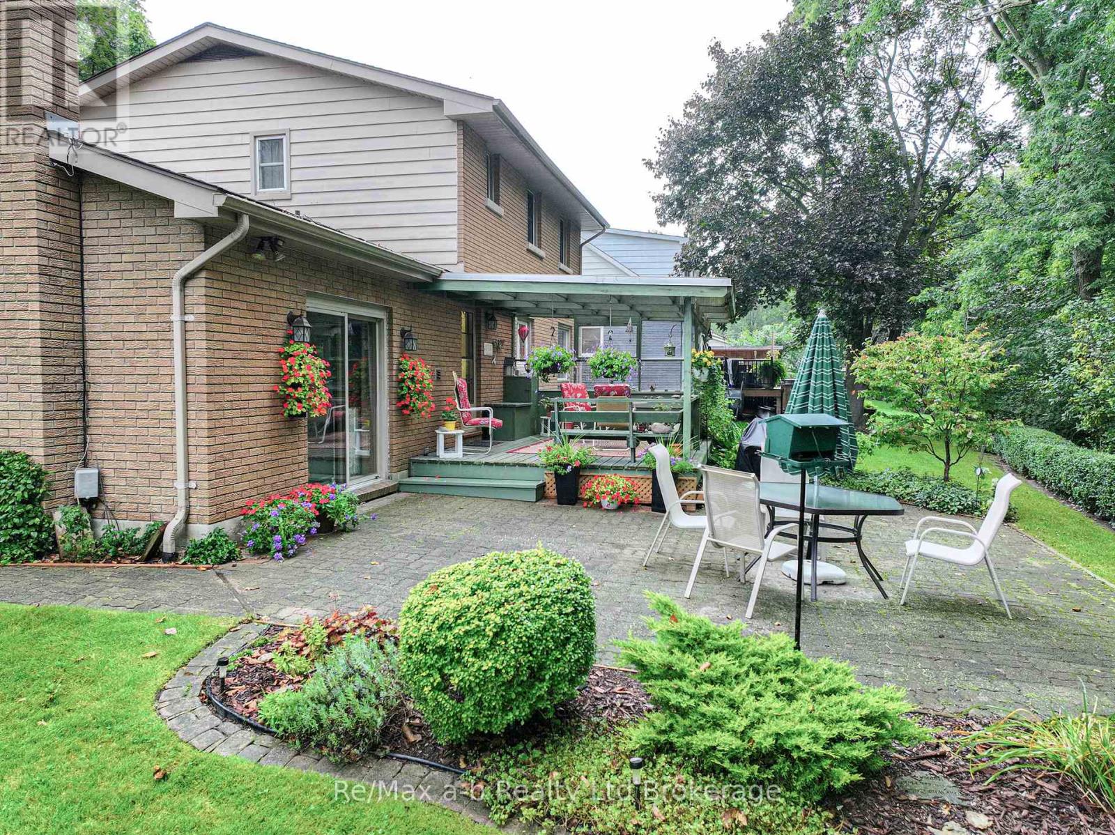 41 Parkwood Drive, Tillsonburg, Ontario  N4G 2B7 - Photo 37 - X12148734
