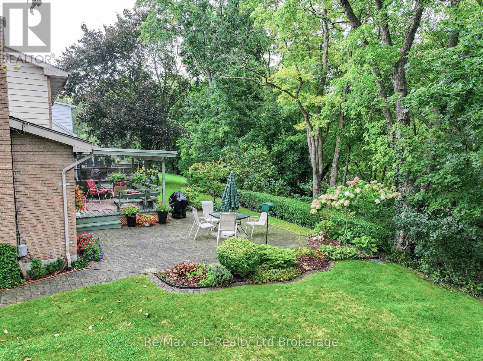 41 Parkwood Drive, Tillsonburg, Ontario  N4G 2B7 - Photo 40 - X12148734