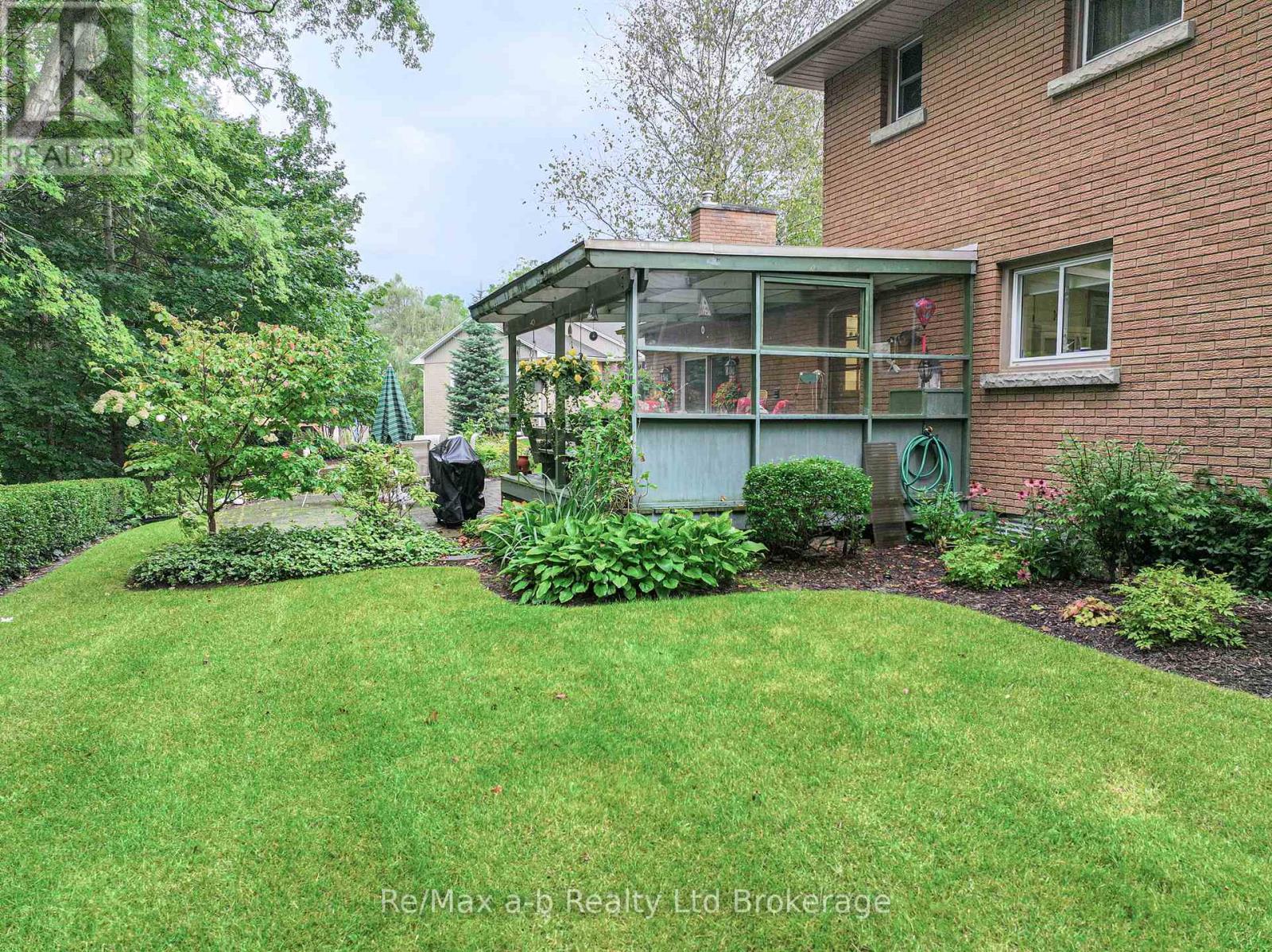 41 Parkwood Drive, Tillsonburg, Ontario  N4G 2B7 - Photo 39 - X12148734