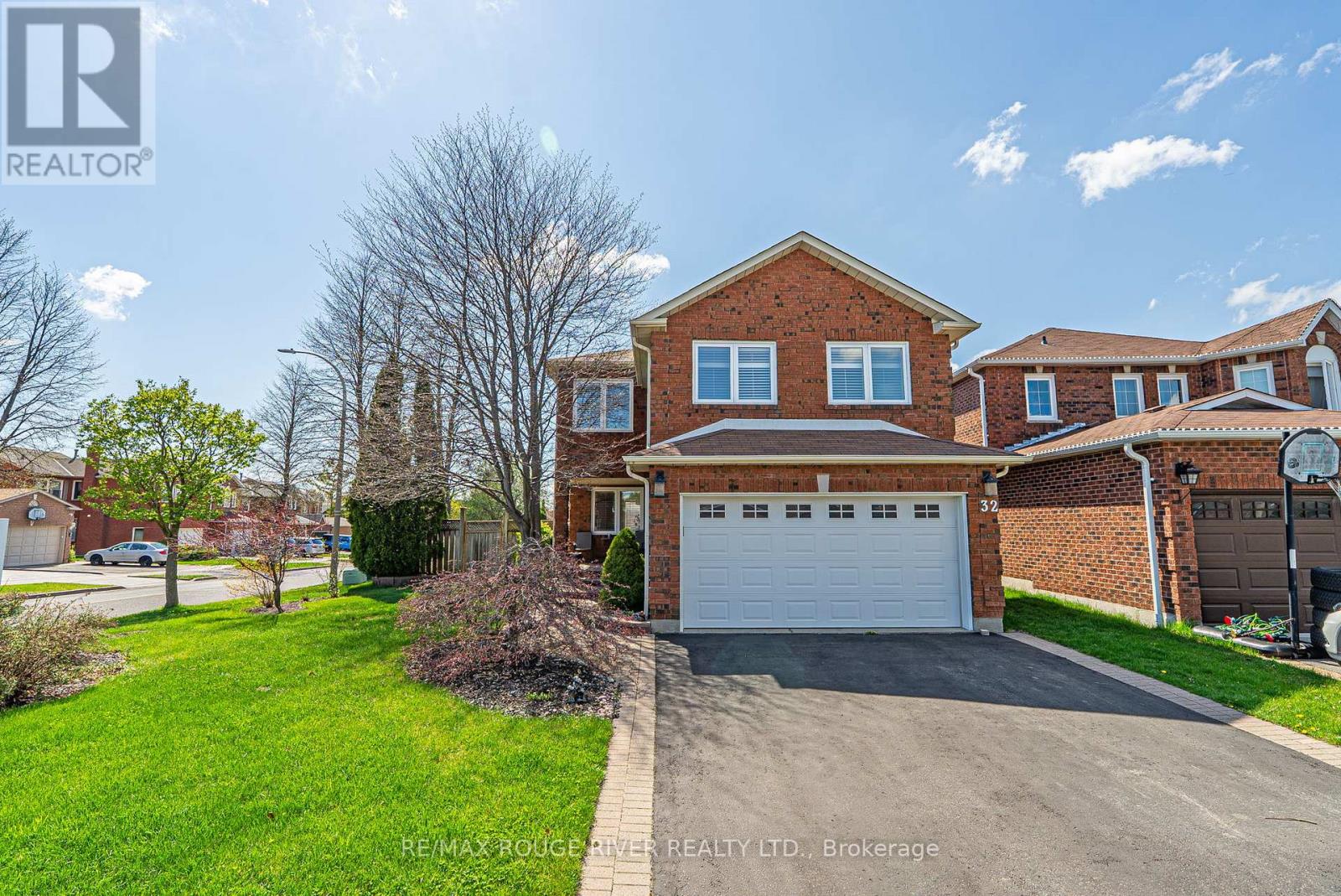 32 Fencerow Drive, Whitby, Ontario  L1R 1Y4 - Photo 3 - E12130890