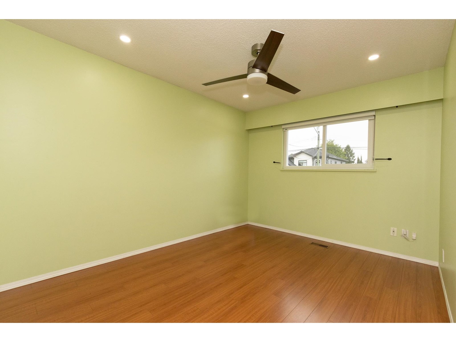 17390 58a Avenue, Surrey, British Columbia  V3S 1M9 - Photo 3 - R3003174