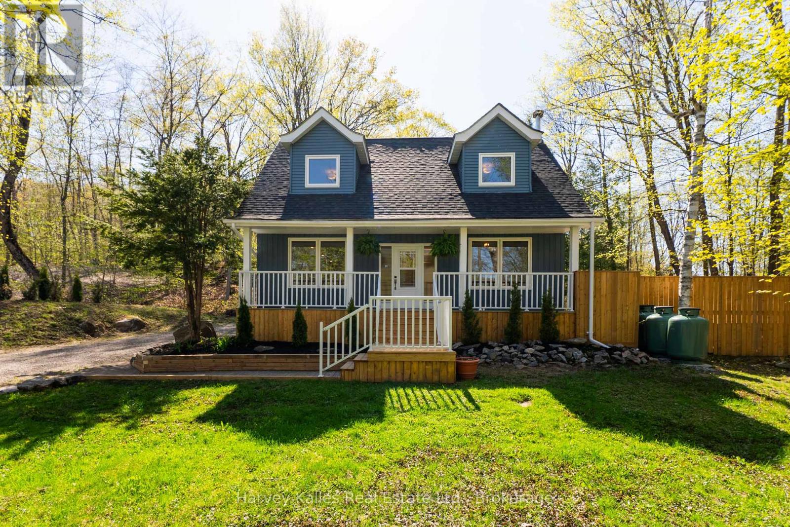 21 Todholm Drive, Muskoka Lakes, Ontario  P0B 1J0 - Photo 3 - X12149516
