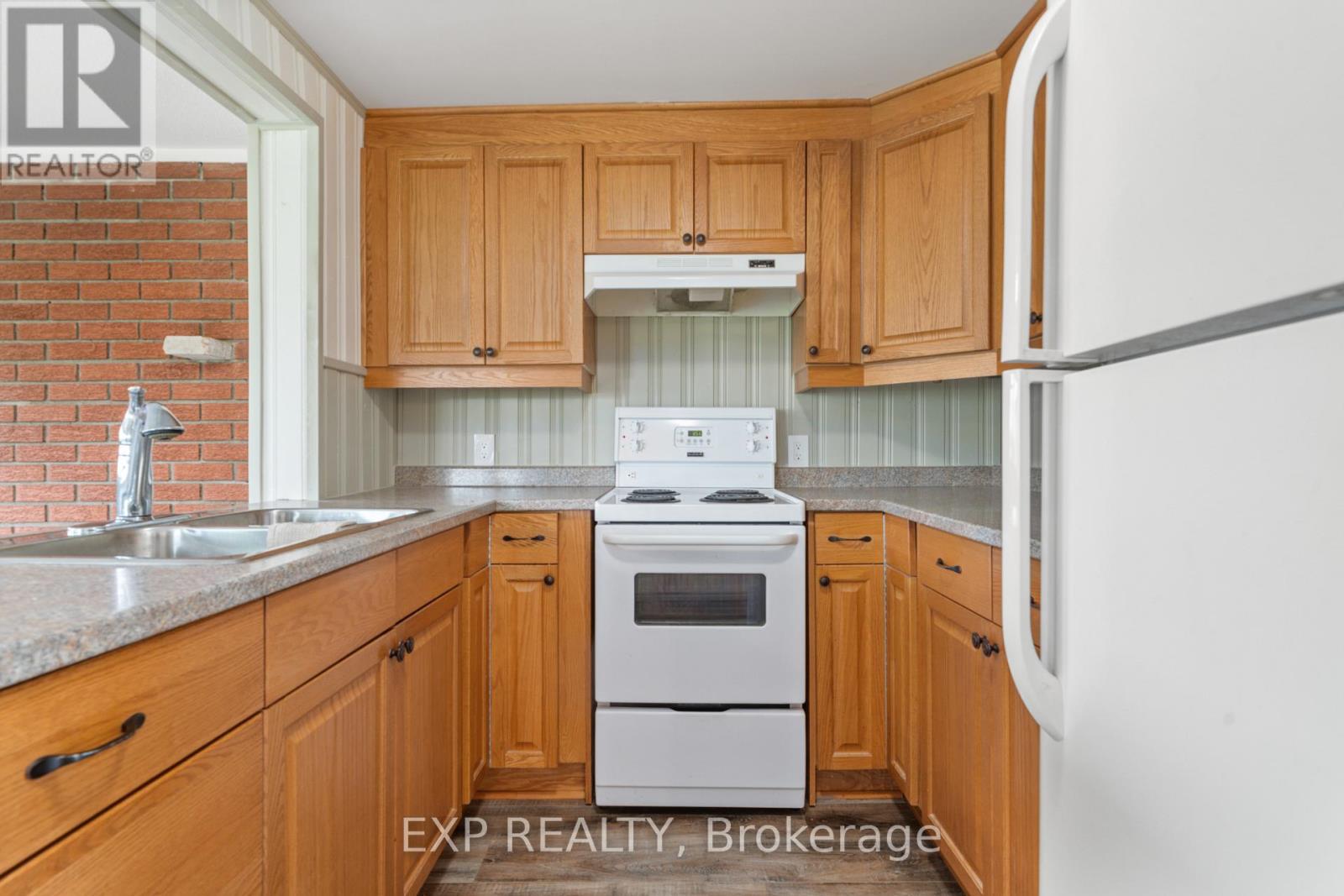 1083 Lakeside Drive, Prince Edward County, Ontario  K0K 1T0 - Photo 10 - X12149524