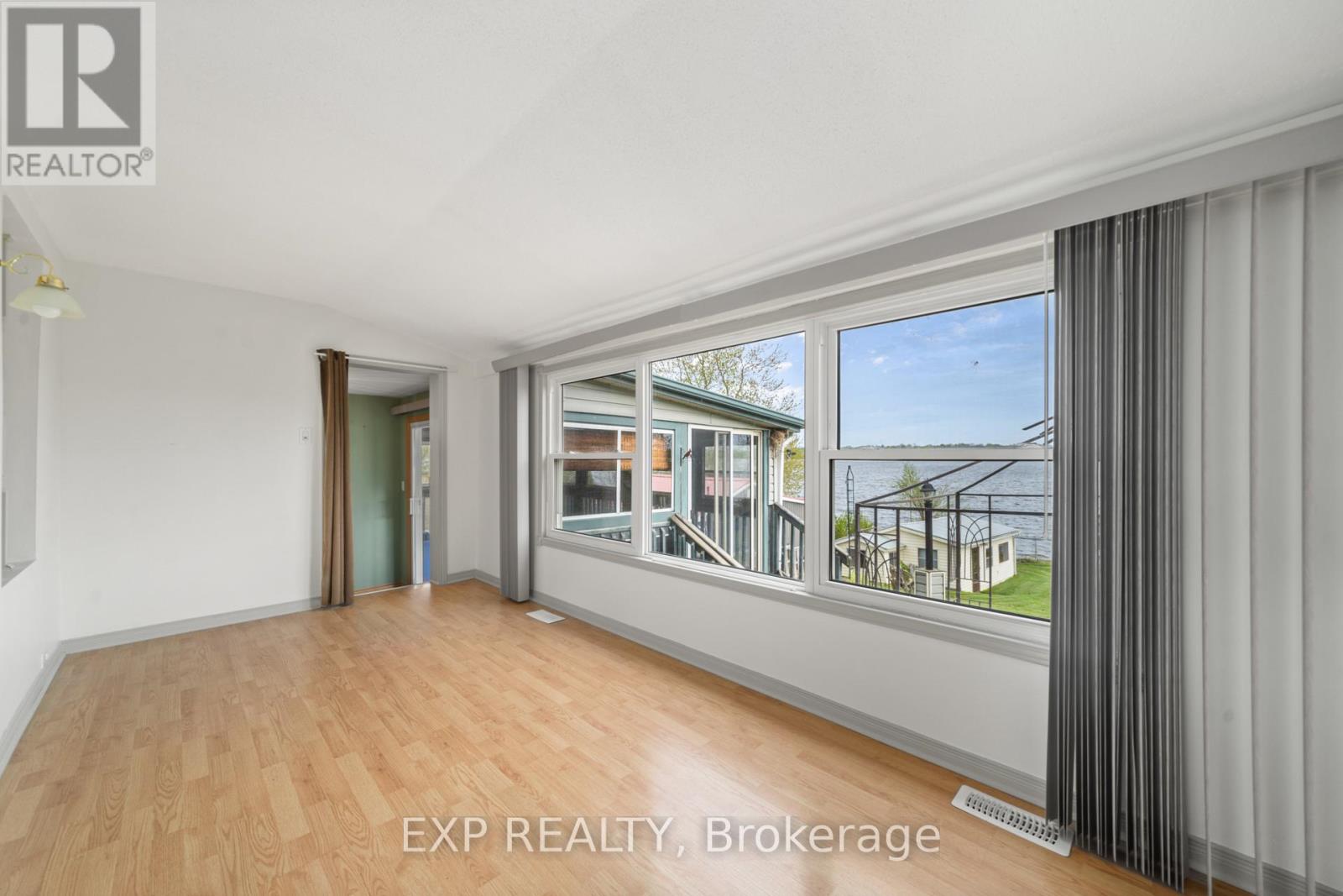 1083 Lakeside Drive, Prince Edward County, Ontario  K0K 1T0 - Photo 15 - X12149524