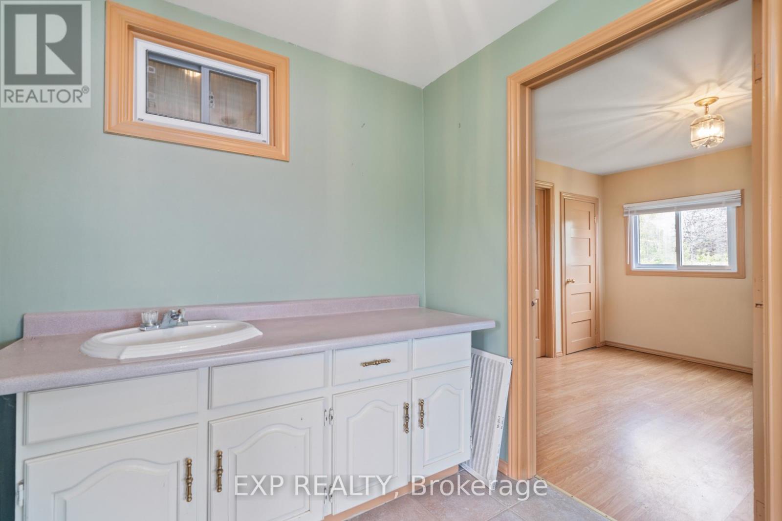 1083 Lakeside Drive, Prince Edward County, Ontario  K0K 1T0 - Photo 23 - X12149524