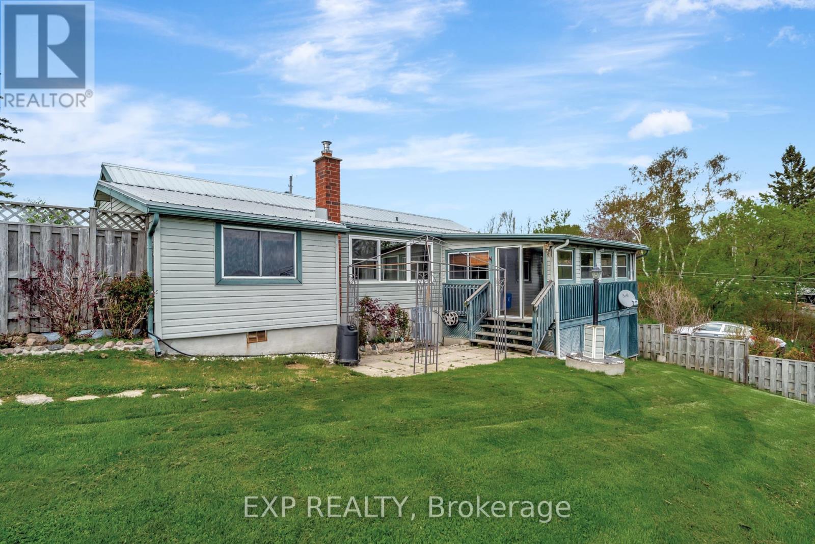1083 Lakeside Drive, Prince Edward County, Ontario  K0K 1T0 - Photo 31 - X12149524