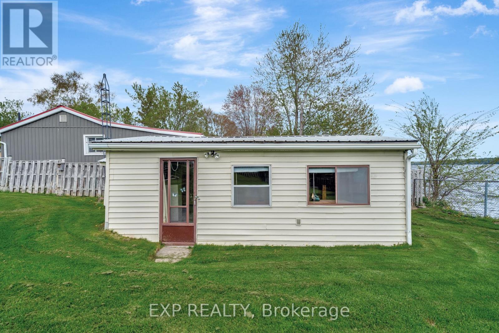 1083 Lakeside Drive, Prince Edward County, Ontario  K0K 1T0 - Photo 39 - X12149524