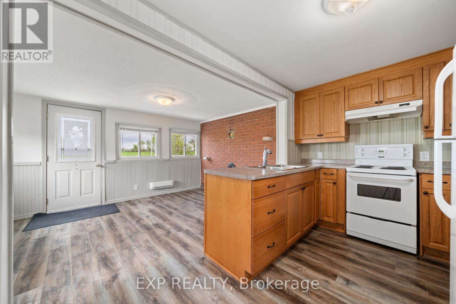 1083 Lakeside Drive, Prince Edward County, Ontario  K0K 1T0 - Photo 8 - X12149524
