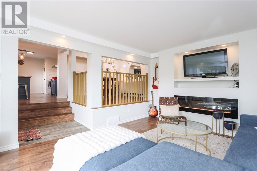 Property at 484 Maple St image 4