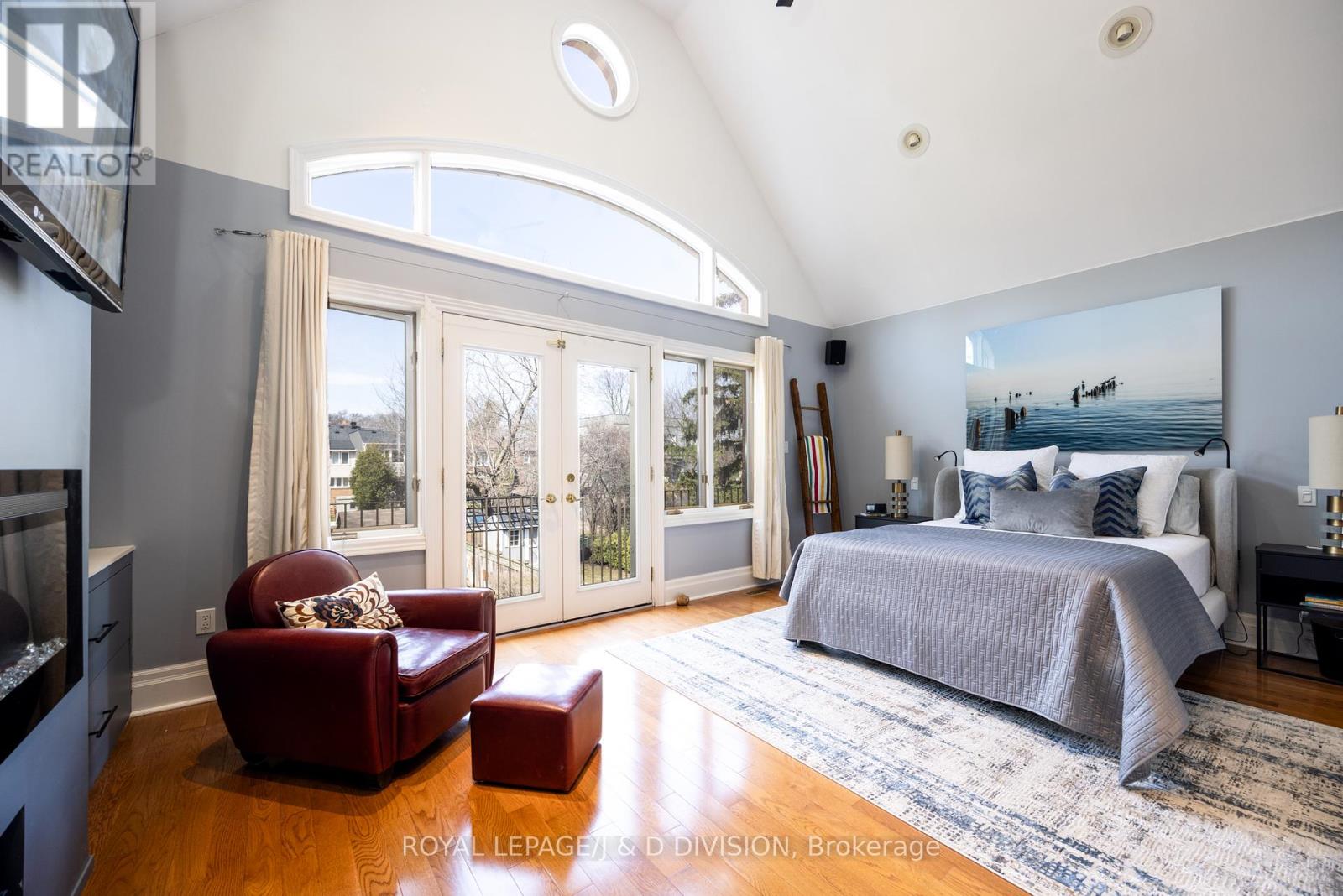 146 St Germain Avenue, Toronto, Ontario  M5M 1W1 - Photo 17 - C12131069