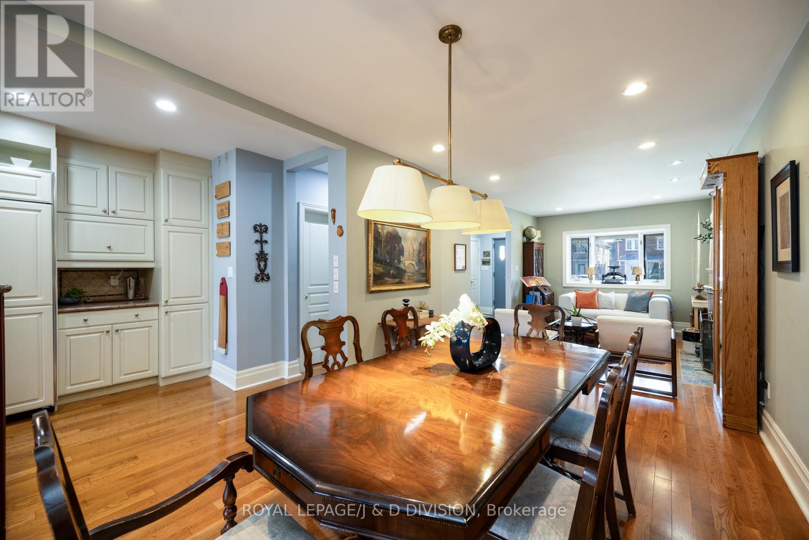 146 St Germain Avenue, Toronto, Ontario  M5M 1W1 - Photo 8 - C12131069
