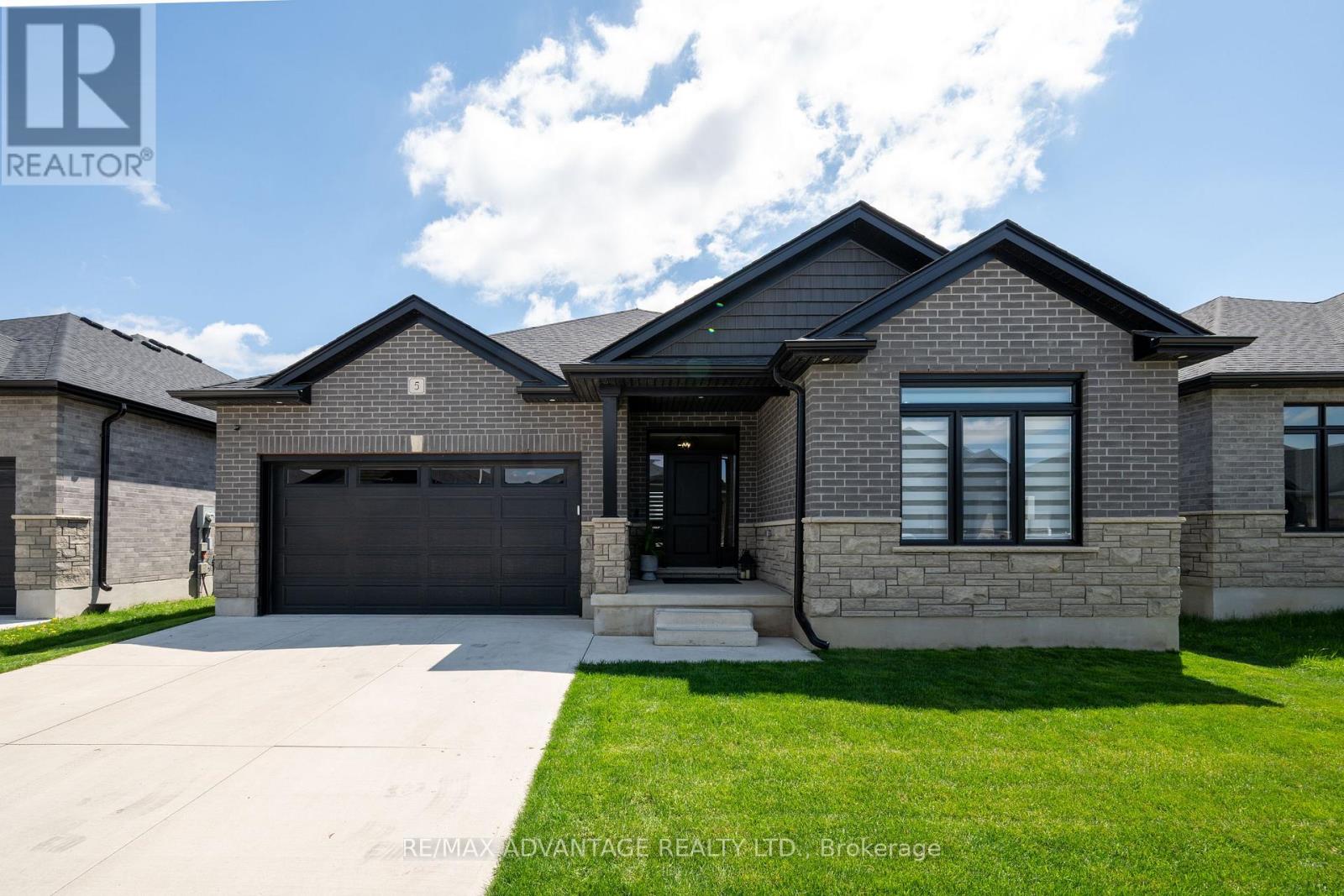 5 - 383 Daventry Way, Middlesex Centre, Ontario  N0L 1R0 - Photo 2 - X12149463