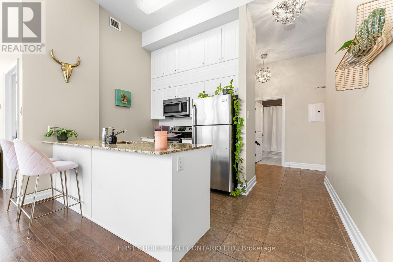 102 - 90 Landry Street, Ottawa, Ontario  K1L 0A9 - Photo 4 - X12149457