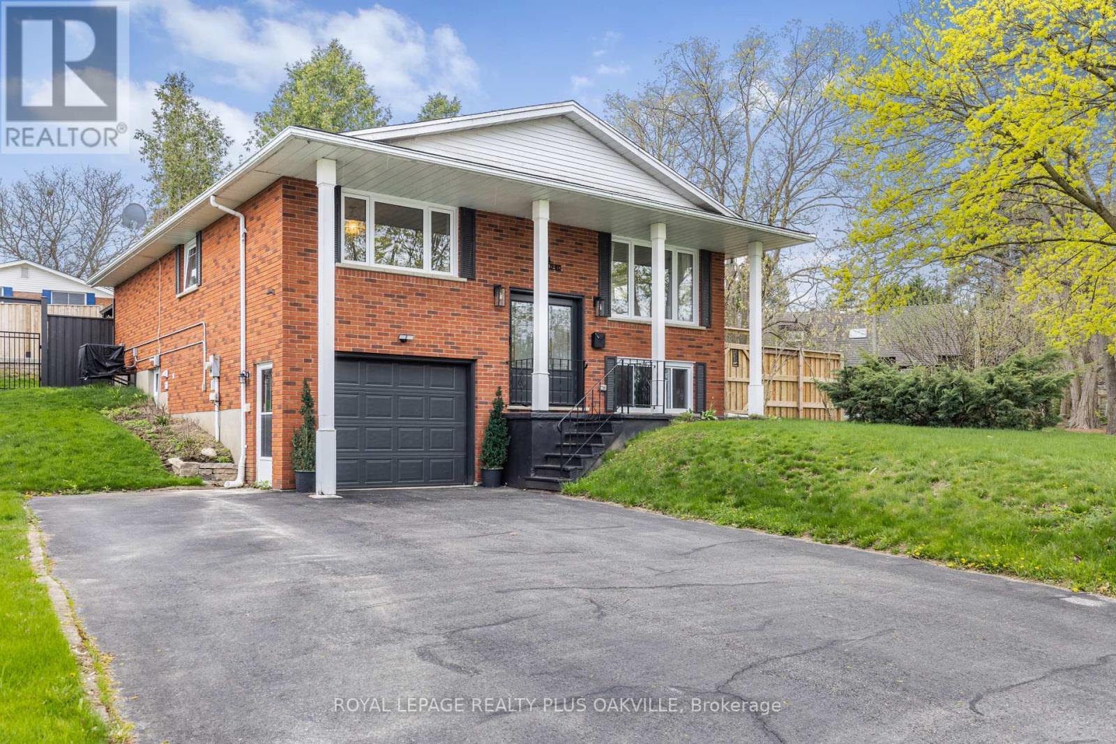 4 Ronald Road, Cambridge, Ontario  N1S 4N1 - Photo 3 - X12046178