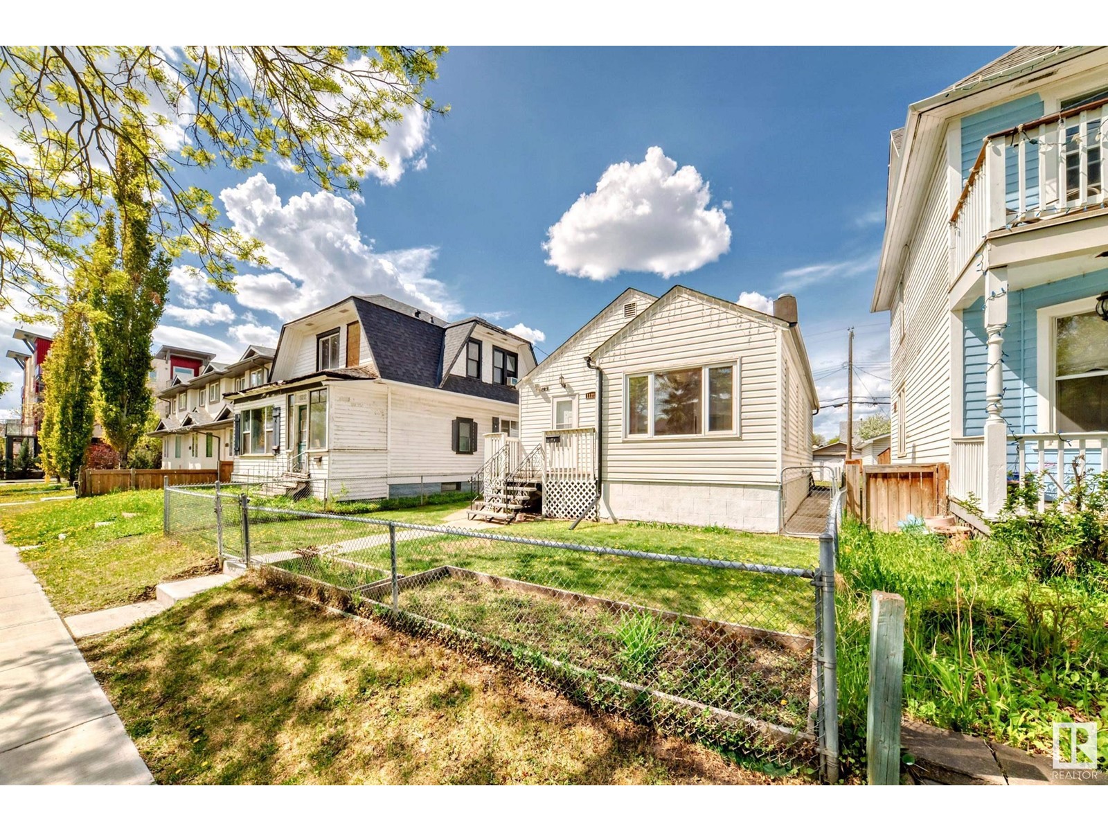Property at 11216 94 ST NW image 2