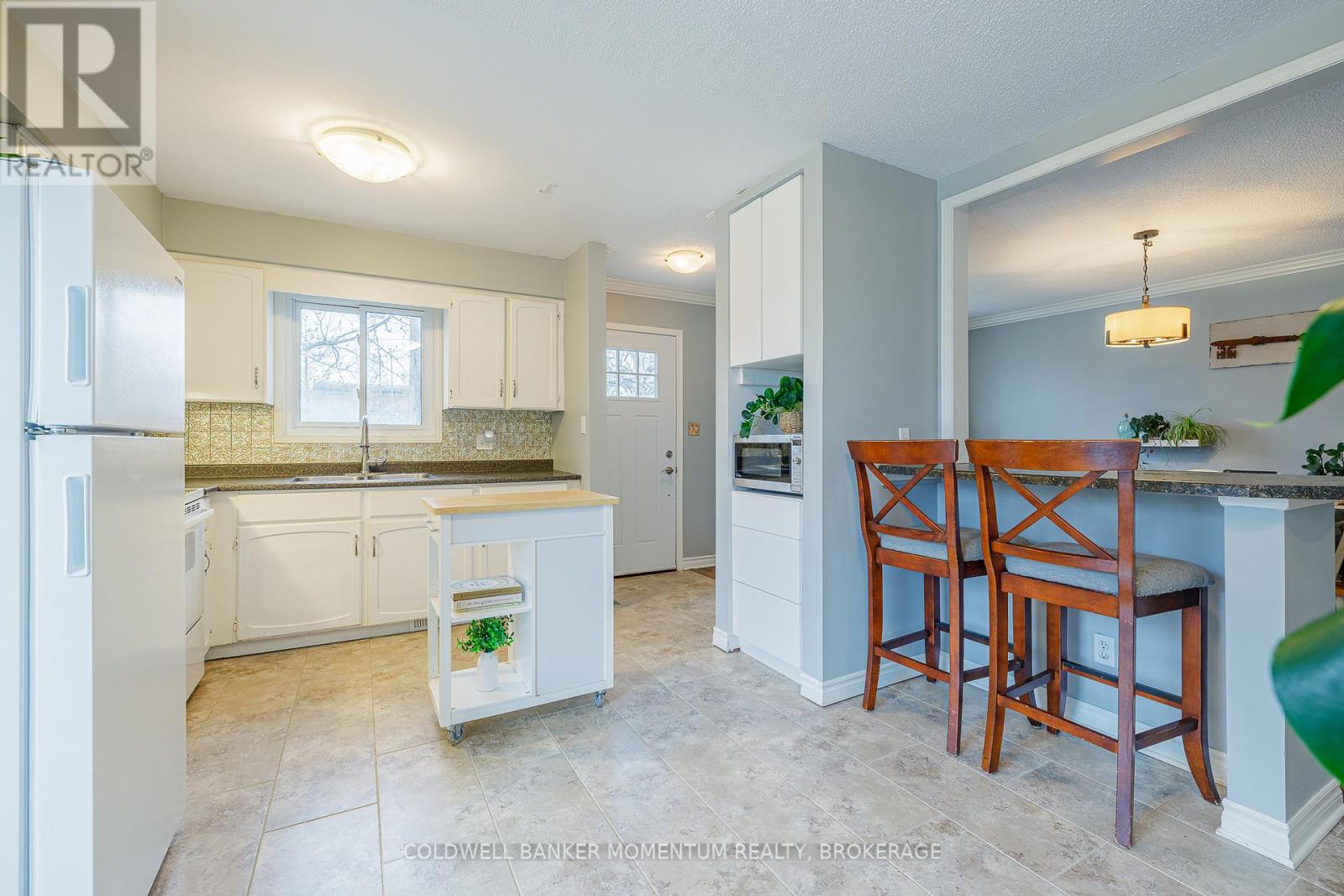 299 Dain Avenue, Welland, Ontario  L3B 3E7 - Photo 13 - X12090393