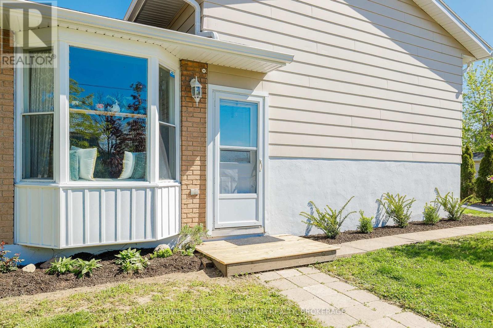 299 Dain Avenue, Welland, Ontario  L3B 3E7 - Photo 32 - X12090393