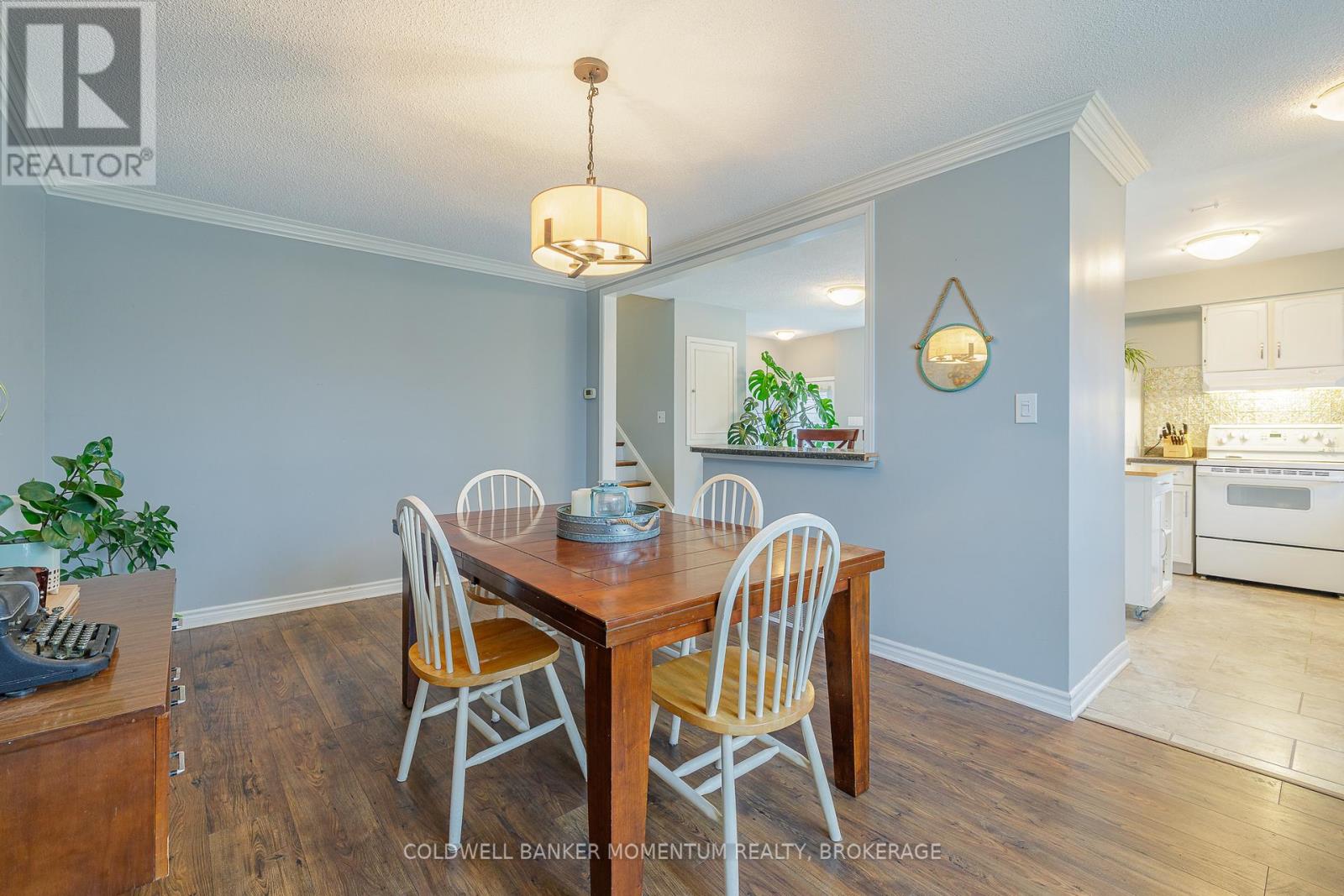 299 Dain Avenue, Welland, Ontario  L3B 3E7 - Photo 8 - X12090393