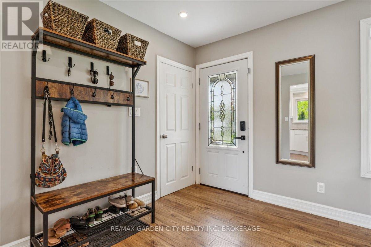 21 Kilbourne Crescent, St. Catharines, Ontario  L2M 3E3 - Photo 10 - X12149548