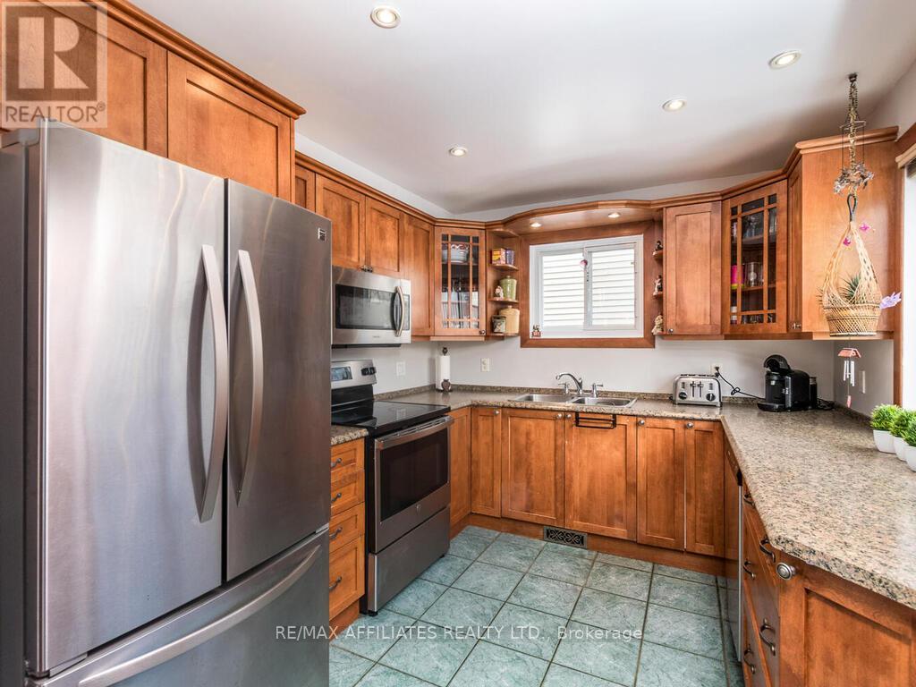 1015 Alenmede Crescent, Ottawa, Ontario  K2B 8H2 - Photo 13 - X12081372